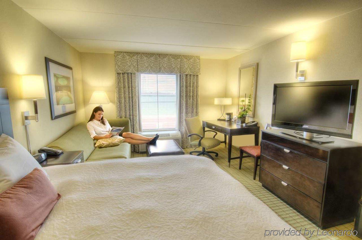 Hampton Inn & Suites Gainesville Downtown Room photo